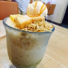 Milky White Halo-Halo by Chowking